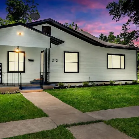 Villa Downtown Magnolia Historic Prime Location